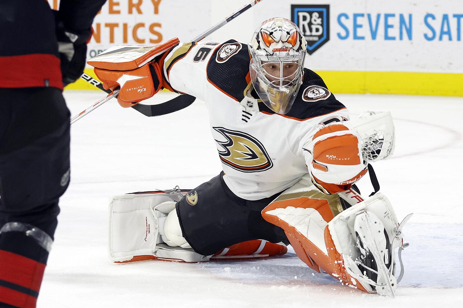 John Gibson des Ducks pourrait être la solution au problème des Devils du New Jersey devant le filet