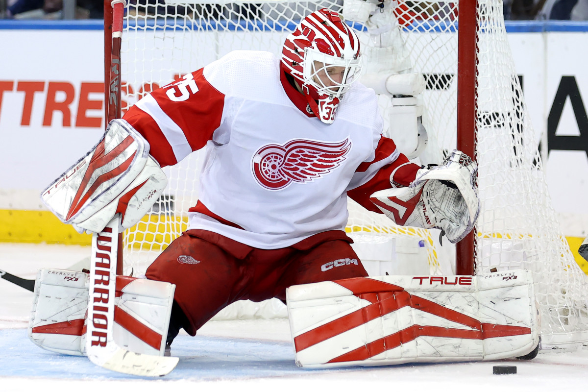 Le gardien Ville Husso des Red Wings se blesse, une autre avenue pour Kent Hughes avec Jake Allen?