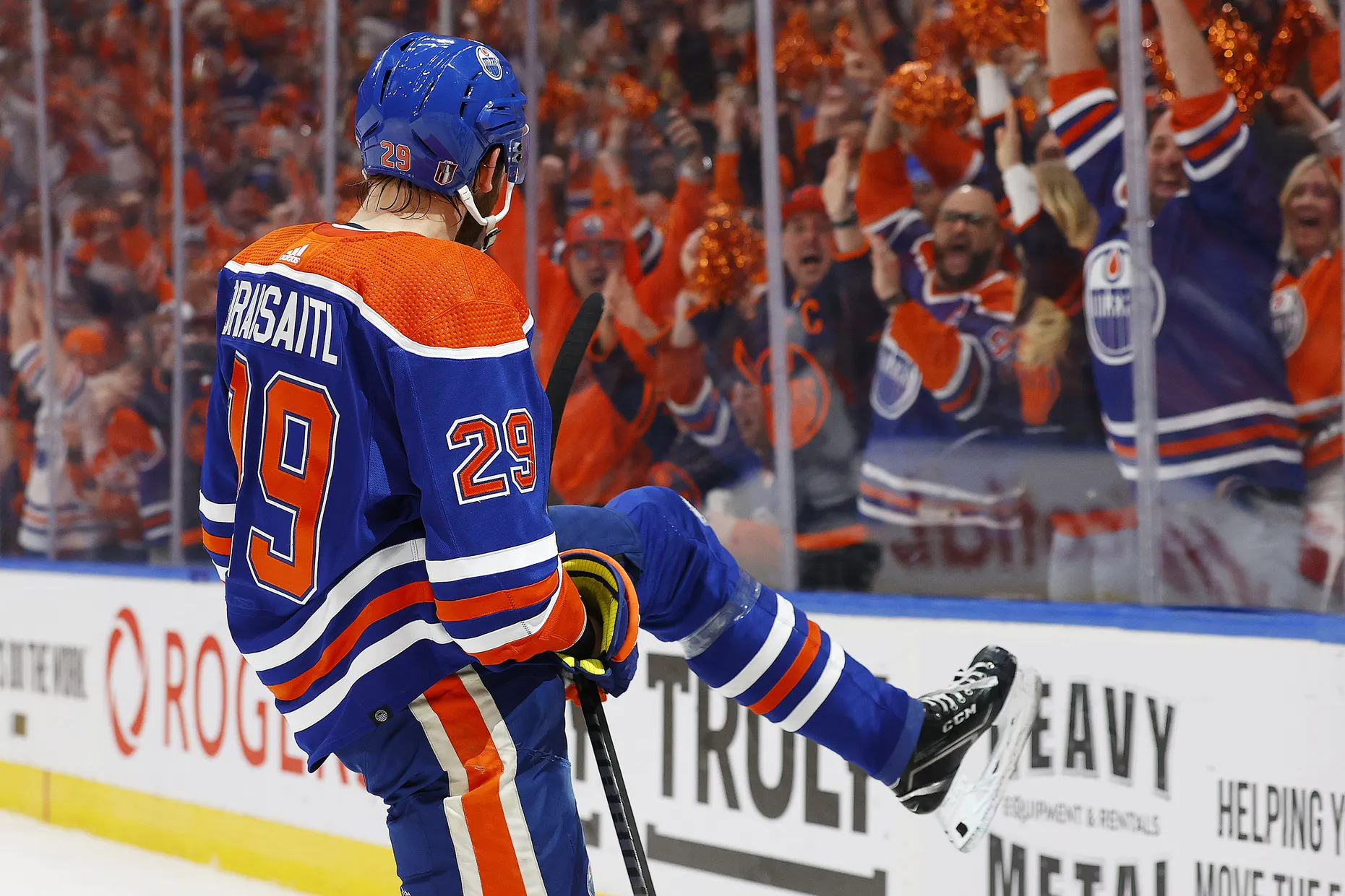 Le journaliste John Buccigross d’ESPN propose aux Oilers d’échanger Leon Draisaitl à Boston