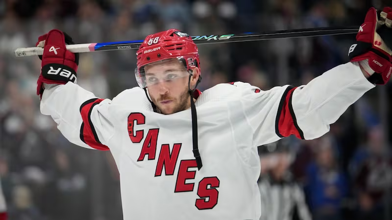 Les Hurricanes pourraient échanger Michael Bunting pour acquérir un gardien, selon Elliotte Friedman