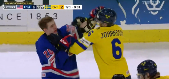 VIDÉO: Lane Hutson s’implique de toutes les façons possibles dans la victoire des États-Unis au Championnat mondial junior