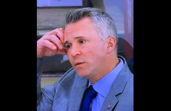Une séquence démontre clairement que Martin St-Louis était découragé durant le match face aux Sabres à Montréal hier
