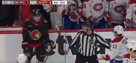 Brendan Gallagher a mal paru devant Tim Stutzle des Sénateurs