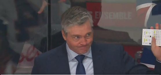 Un vibrant hommage qui a ému Patrick Roy au Centre Bell
