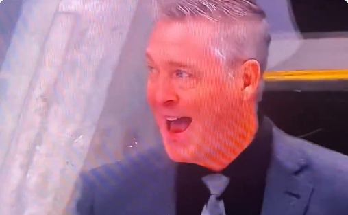 À VOIR : Patrick Roy se soulage avec un juron québécois derrière le banc