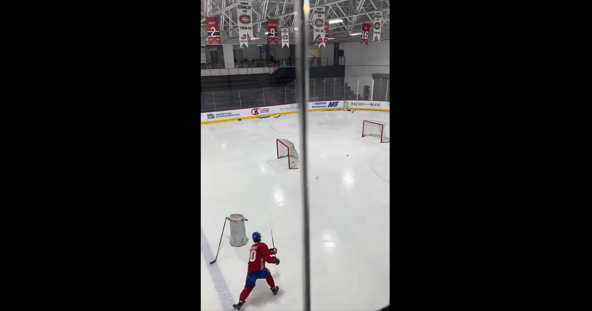 Juraj Slafkovsky a sauté 30 minutes sur la patinoire avant ses coéquipiers pour travailler avec Dr. Shot