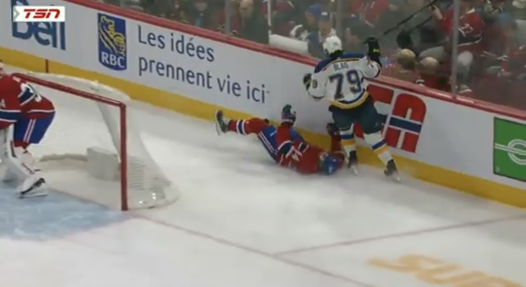 Samuel Blais est expulsé à la suite de ce contact envers Jordan Harris
