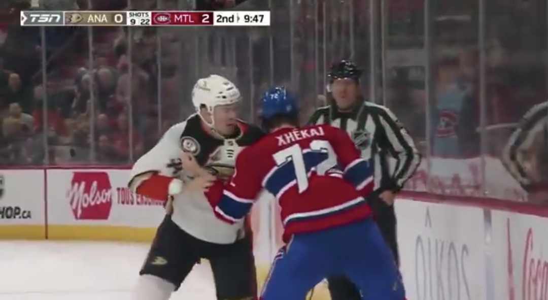 Arber Xhekaj tient tête au vétéran pugiliste Ross Johnston