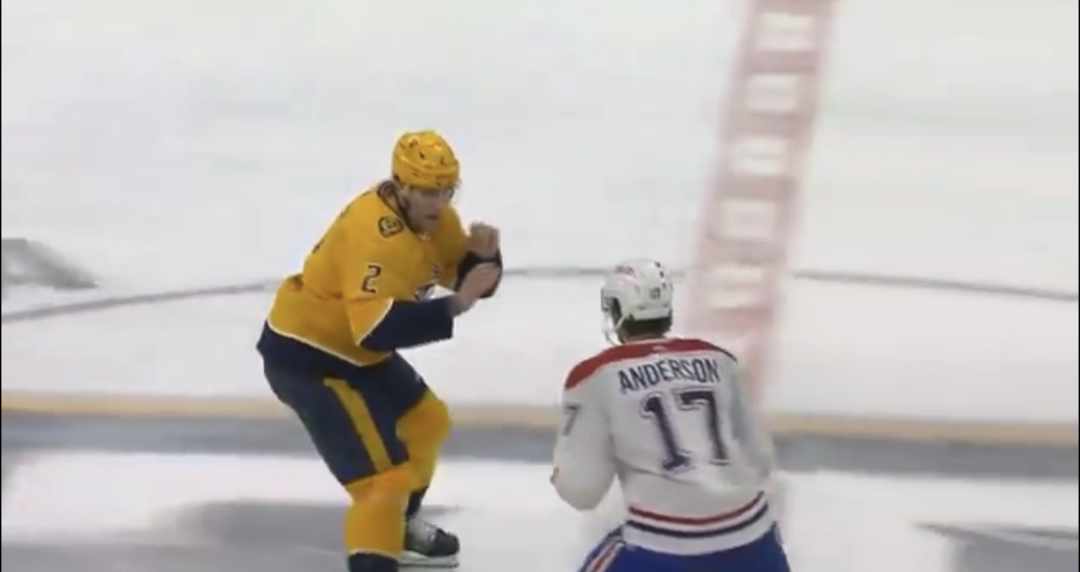 Josh Anderson tente de tenir son bout face à Luke Schenn