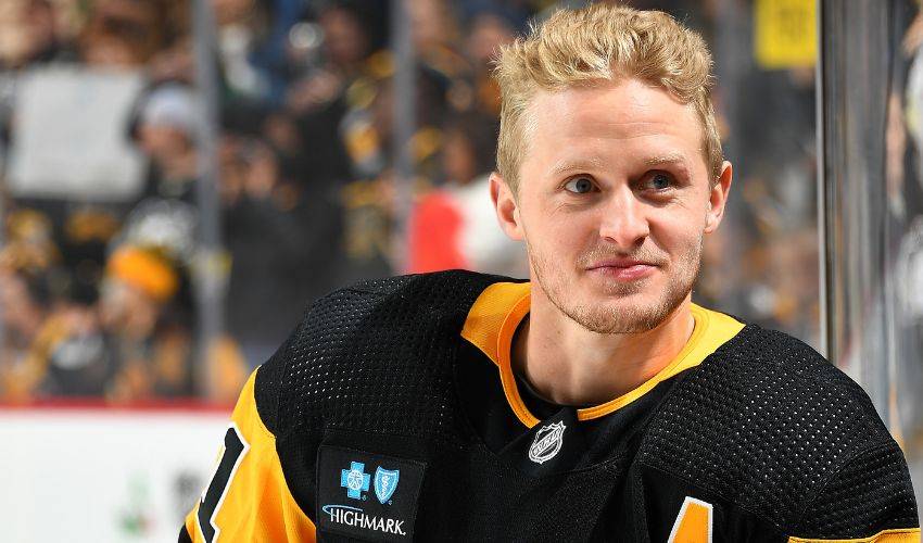 Kevin Weekes entend une transaction à trois équipes impliquant Guentzel, Lindholm et DeBrusk