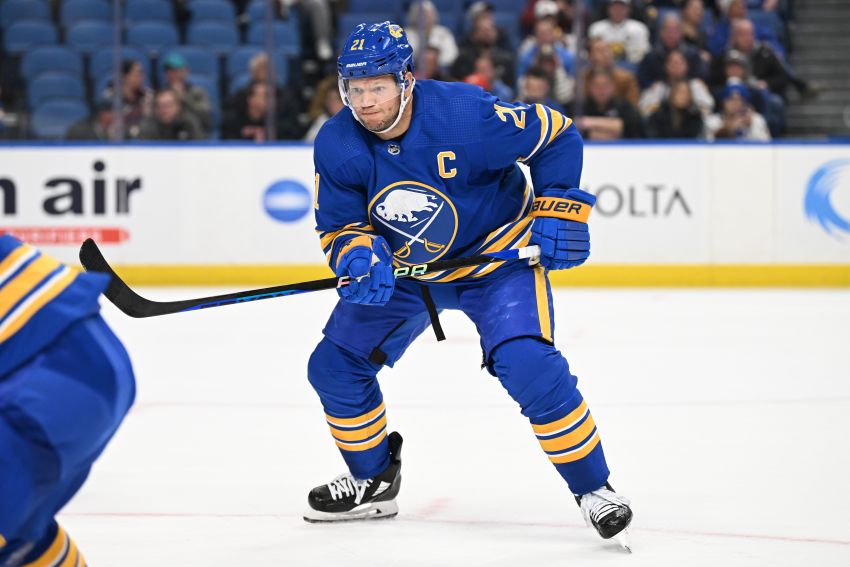 Les Sabres viennent d’échanger Kyle Okposo