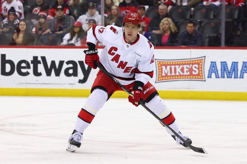 Les partisans du CH ont hué Kuznetsov pensant qu’il était Kotkaniemi