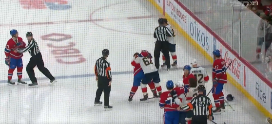 Nick Cousins frappe Jake Evans après le sifflet et une mêlée éclate