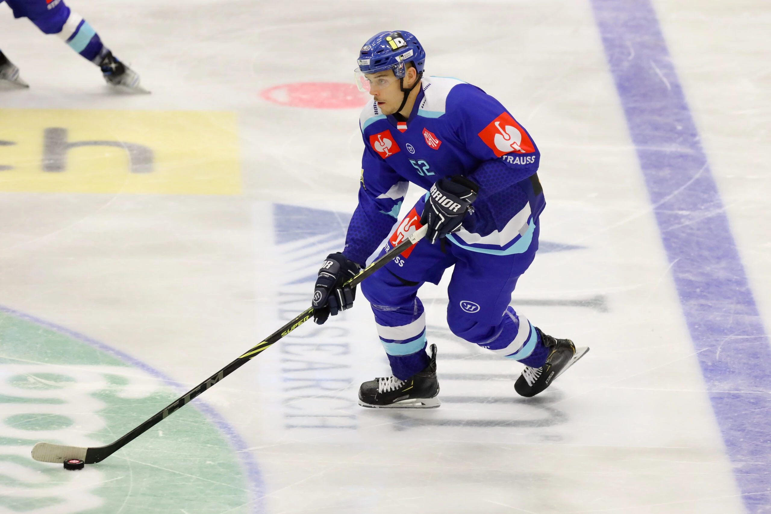 Les Maple Leafs signent le gros défenseur Nicolas Mattinen