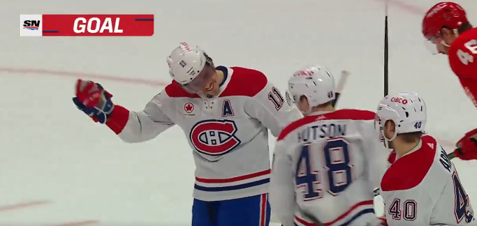 À VOIR: Lane Hutson obtient son premier point dans la LNH