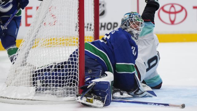 Casey DeSmith est AUSSI blessé pour les Canucks