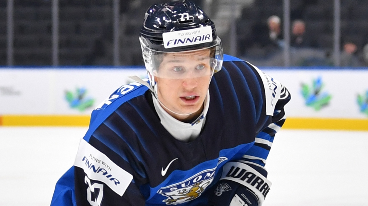 L’espoir du Canadien Oliver Kapanen signe pour deux saisons en Europe