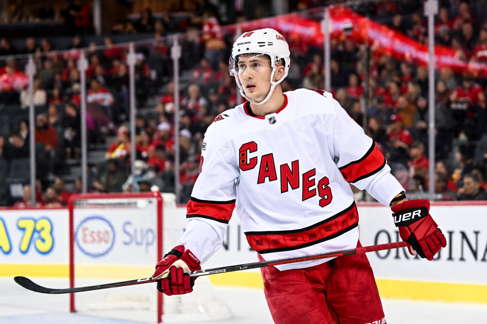 Martin Necas ne devrait pas être une option pour le Canadien