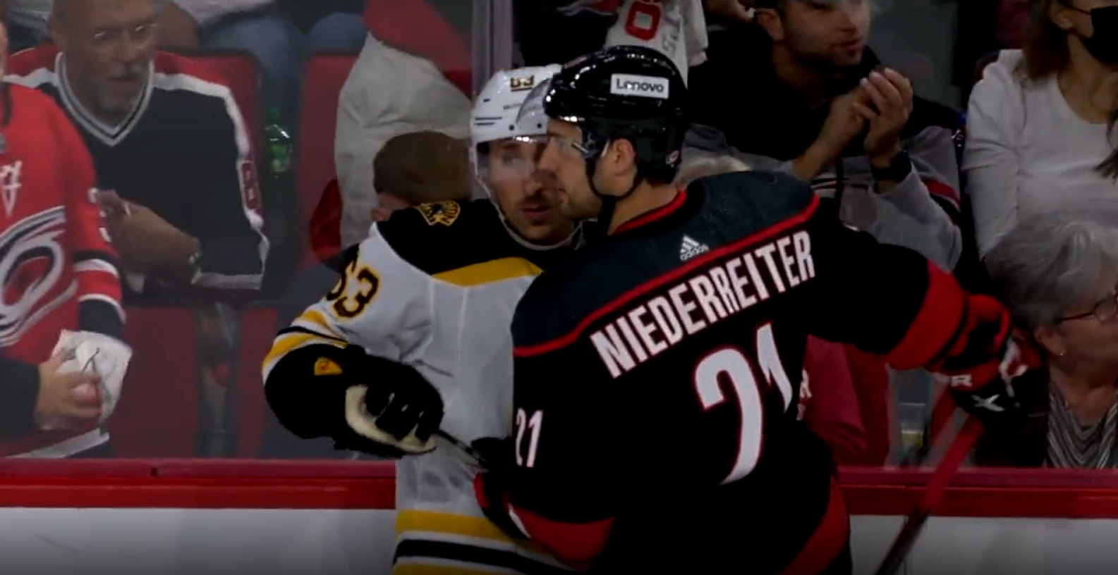 Brad Marchand fait à nouveau jaser