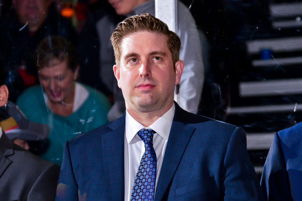 Sylvain Favreau et Paul Byron derrière le banc du Rocket de Laval?