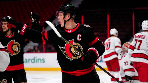 Les deux premiers choix en 2024 et David Reinbacher contre Brady Tkachuk?