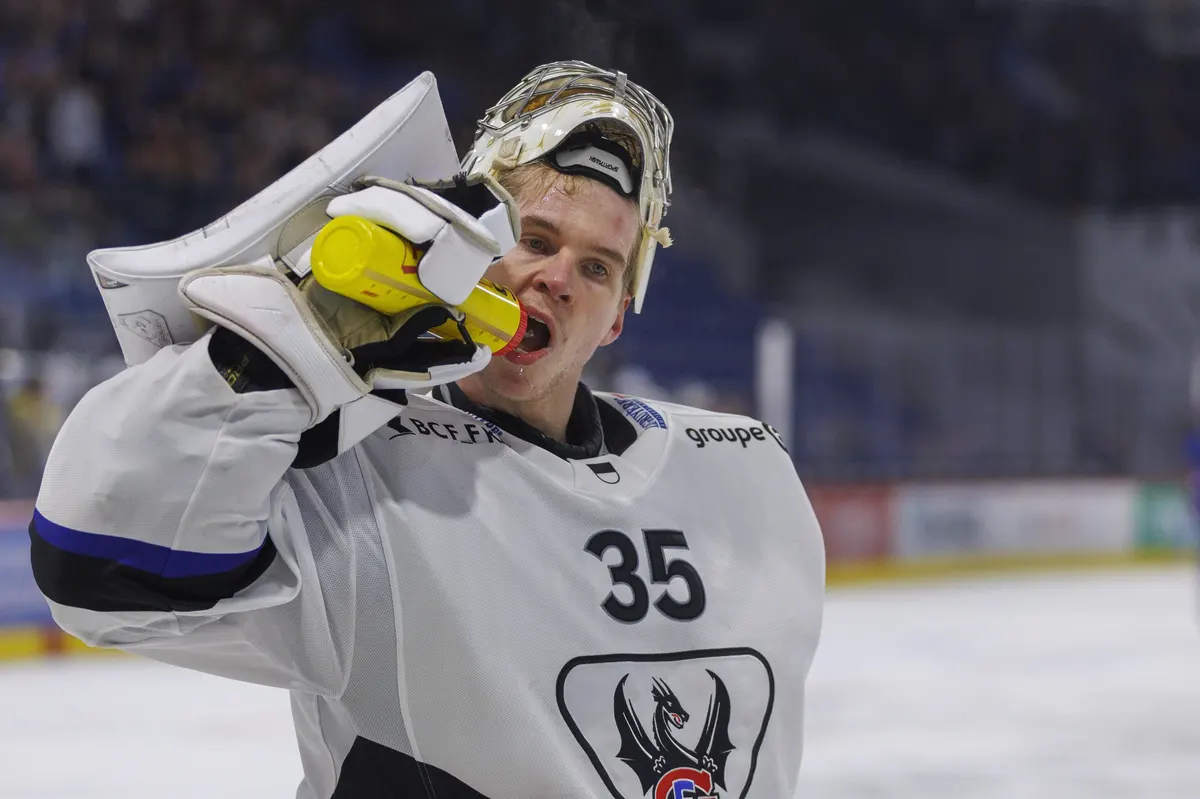 Le gardien de 27 ans Connor Hughes signe avec le Canadien