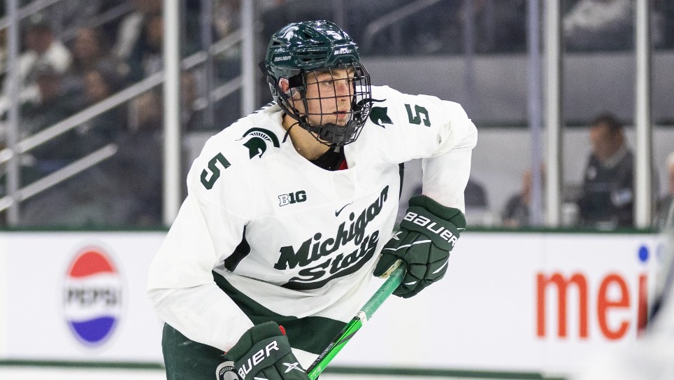 Les Blackhawks ont un intérêt pour Artyom Levshunov