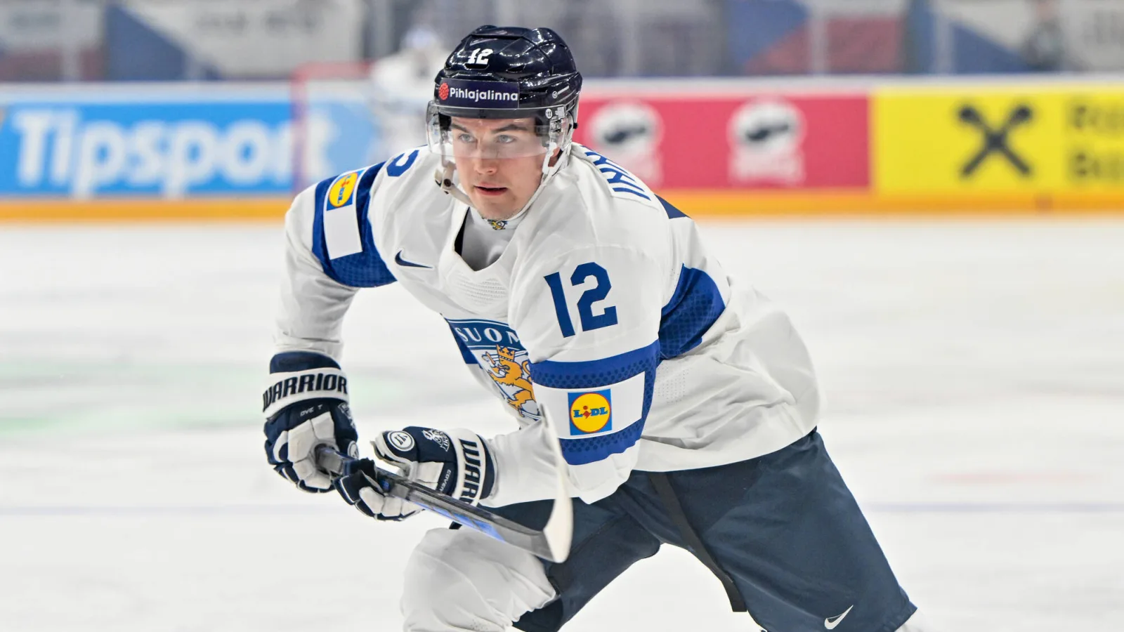 Signature champ gauche au Colorado: L’Avalanche signe Jere Innala