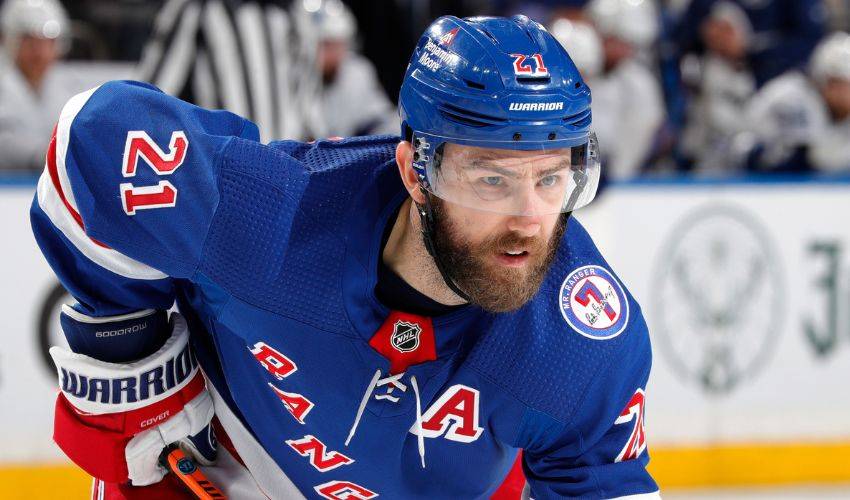 Pris avec le plafond, les Rangers envoient Barclay Goodrow au ballottage