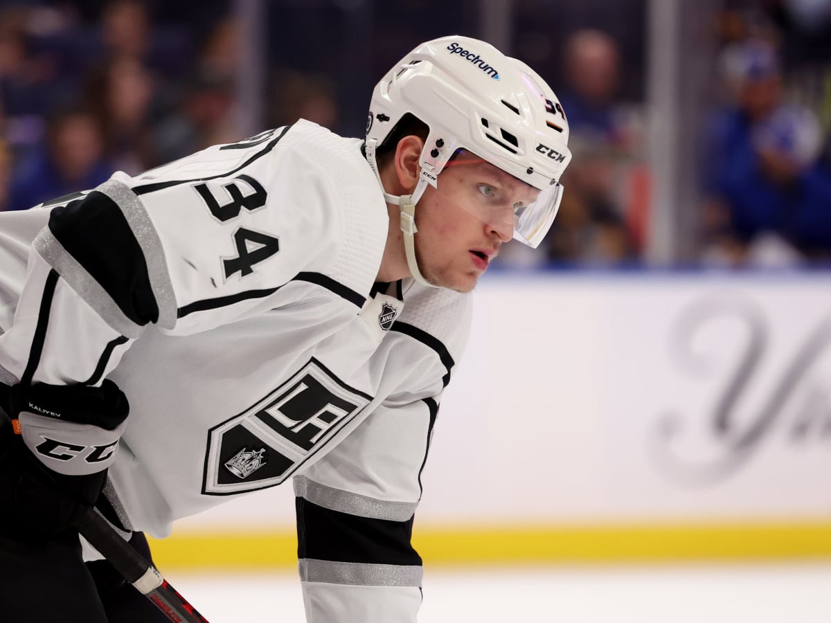 L’attaquant prometteur Arthur Kaliyev des Kings est associé au Canadien