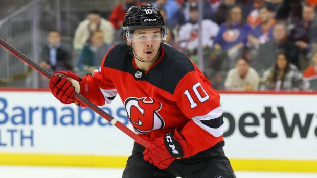 Les Devils envoient l’ex-7e choix Alexander Holtz et un gardien à Las Vegas