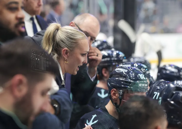 Jessica Campbell est la première entraîneuse adjointe de la LNH avec le Kraken