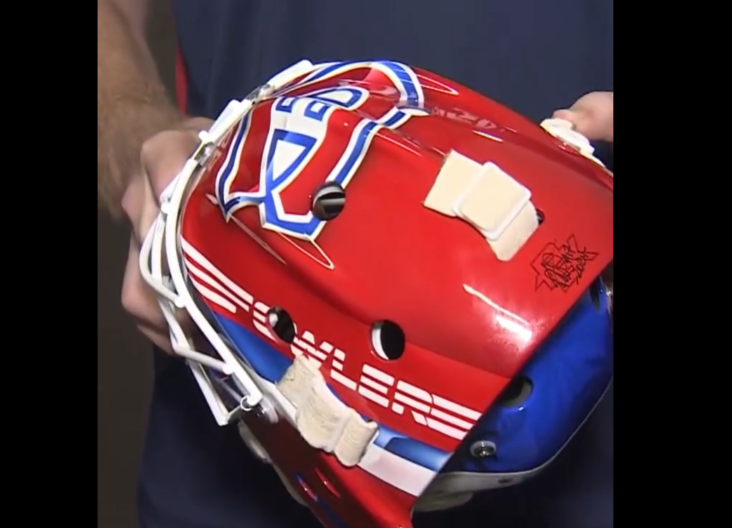 Jacob Fowler porte un masque semblable à celui de Patrick Roy avec le Canadien
