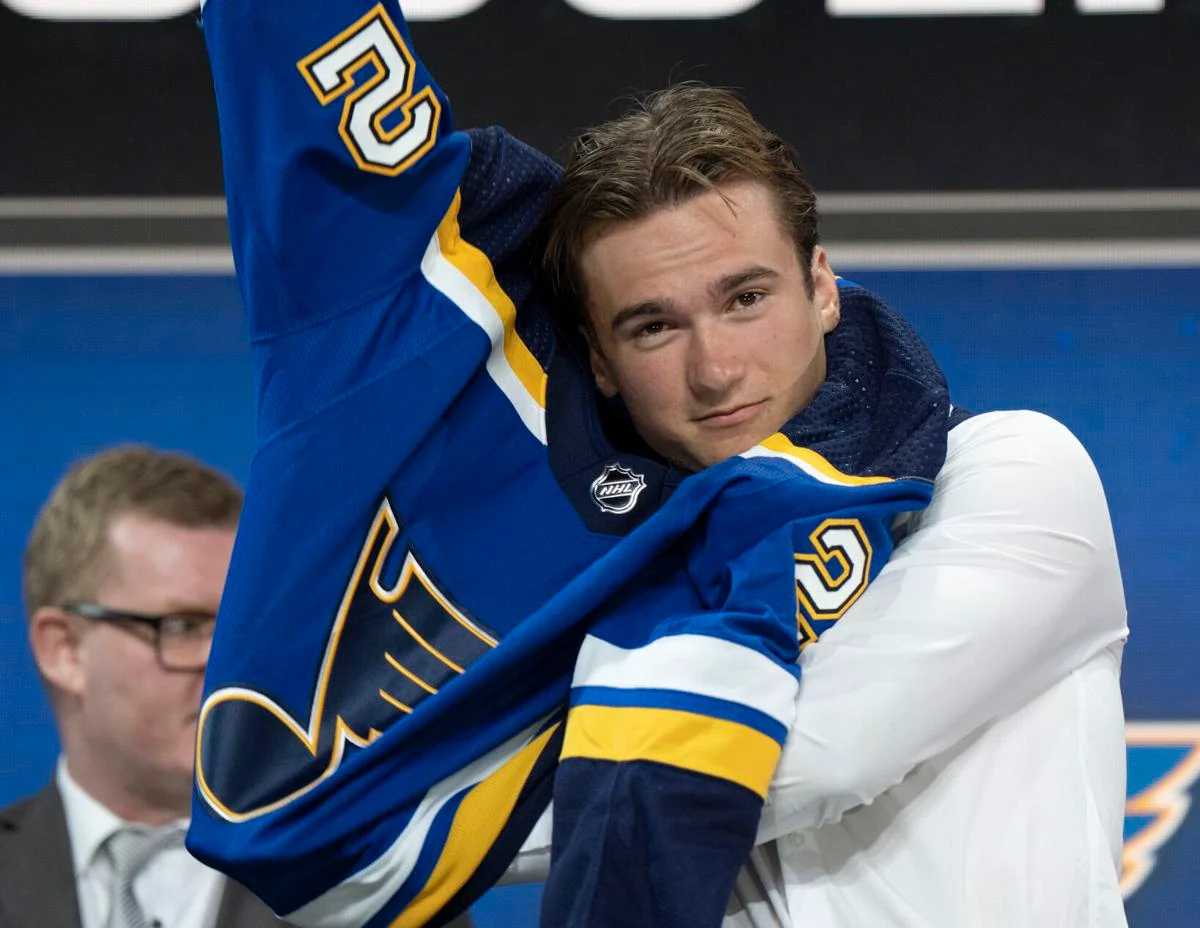 Pierre McGuire propose d’échanger Jimmy Snuggerud à Montréal