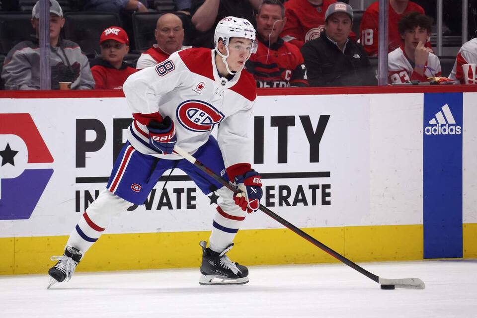 Pierre McGuire croit que Lane Hutson n’a pas le jeu défensif pour faire le saut dans la LNH