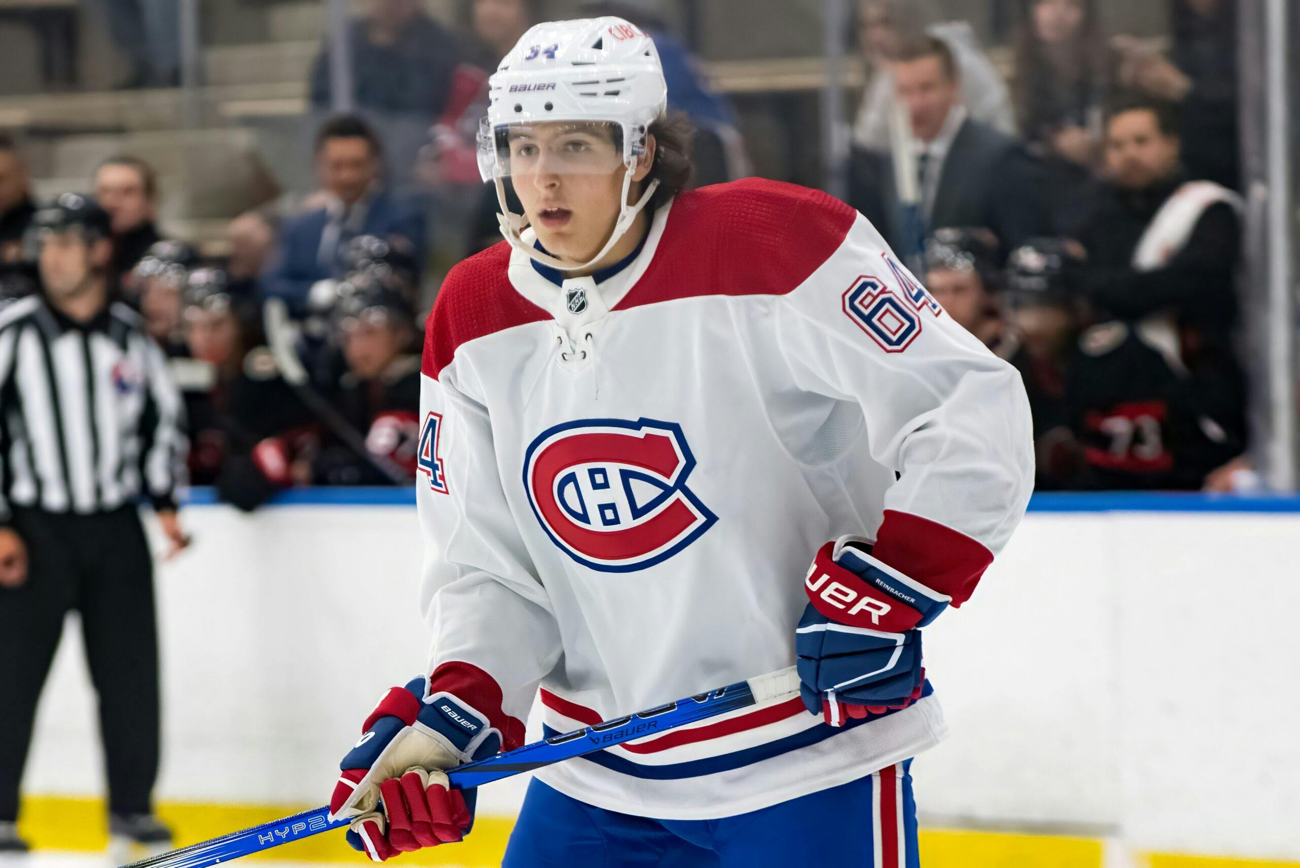 David Reinbacher est encore loin d’être au niveau de la LNH, selon Craig Button