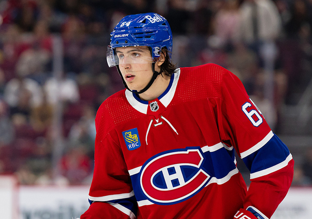 Les Canadiens ont un plan pour la progression de David Reinbacher malgré sa blessure