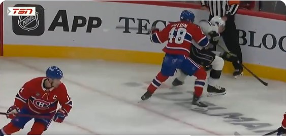 Lane Hutson démontre toute sa hargne dans la Ligue nationale de hockey et c’est rassurant pour les Canadiens