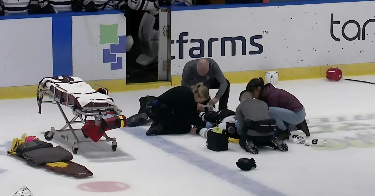 Un joueur des Olympiques de Gatineau est victime d’une chute menant à une convulsion sur la glace