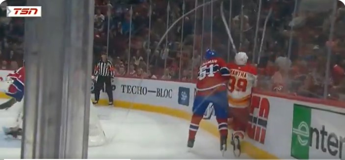 Le Québécois Anthony Mantha tombe au combat contre les Canadiens à Montréal