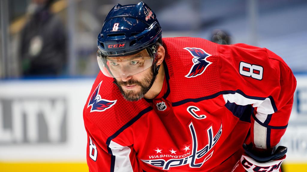 Une tuile tombe sur la tête d’Alex Ovechkin et des Capitals de Washington