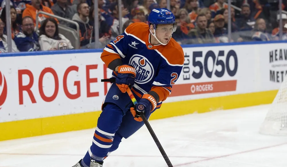 Le défenseur Travis Dermott est disponible au ballottage