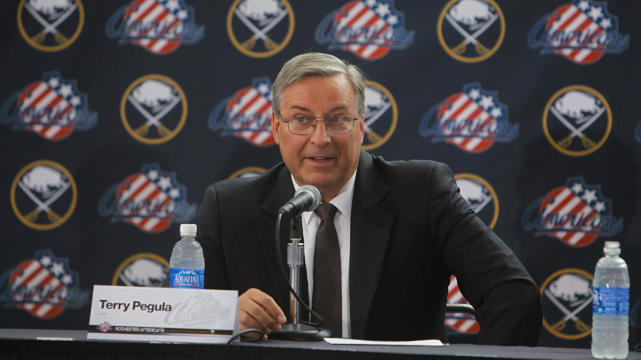 Le propriétaire des Sabres de Buffalo est à Montréal et ça ne sent pas bon