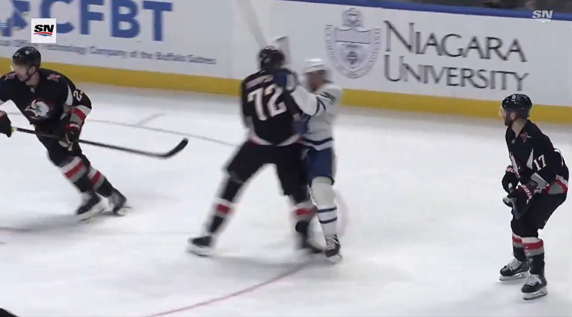 Auston Matthews vient d’aggraver sa blessure et le pire est confirmé