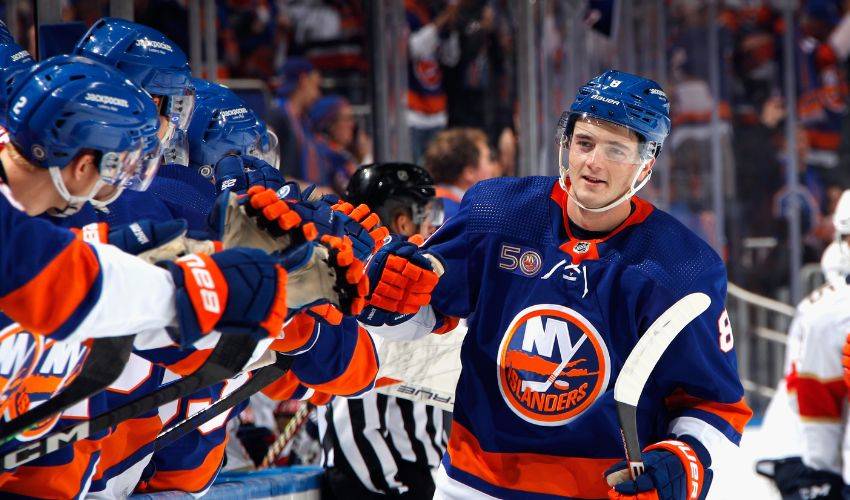 Les Islanders de New York magasineraient le défenseur Noah Dobson