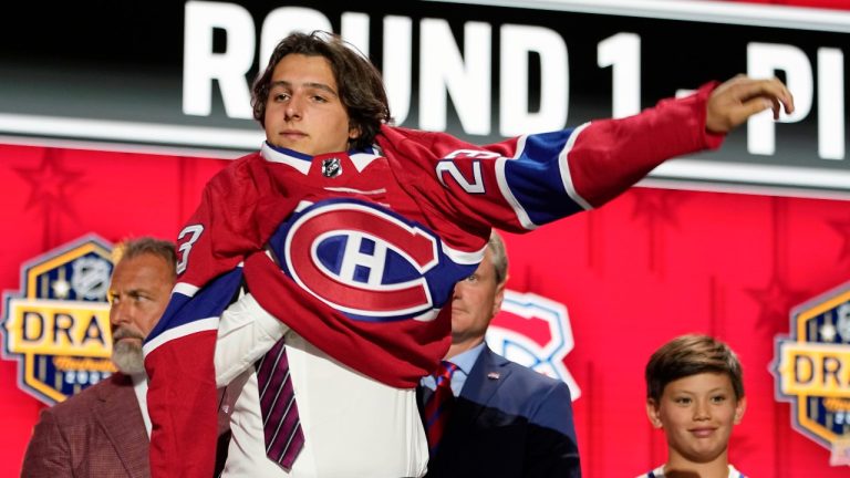David Reinbacher comparé à un ancien défenseur étoile de la LNH par Mathias Brunet