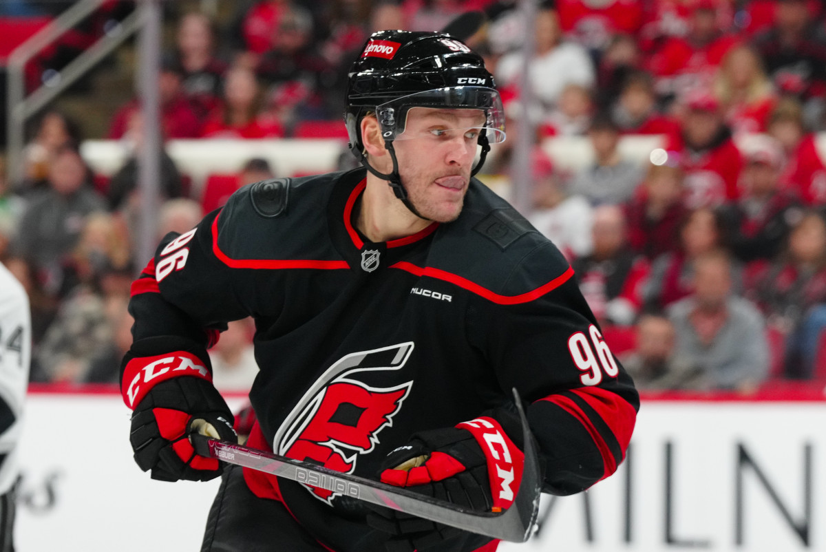 Elliotte Friedman dévoile l’offre monstre déposée par les Hurricanes pour Mikko Rantanen