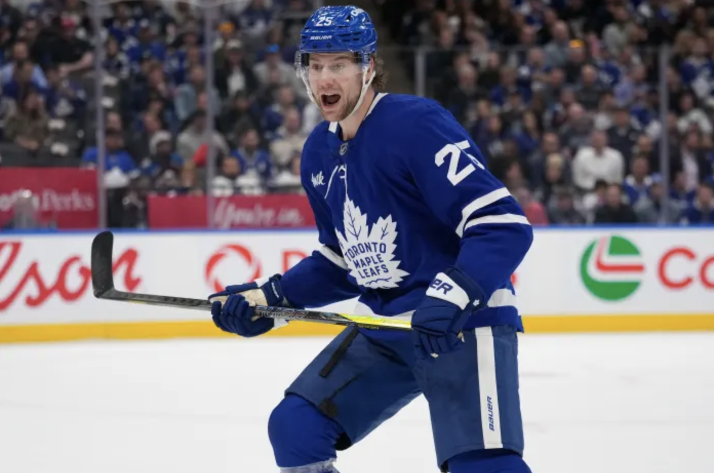 Les Maple Leafs placent un défenseur droitier sur le marché