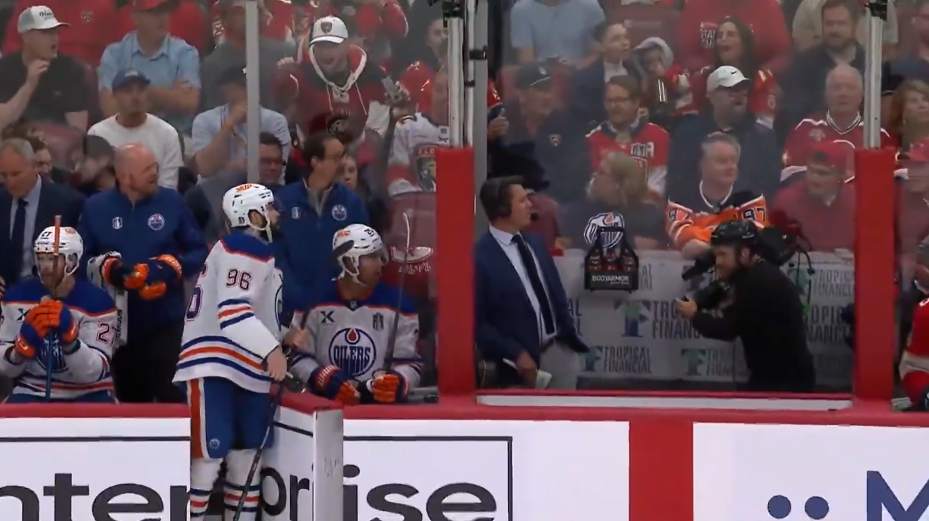 Chaos en Floride: une scène bizarre entre les Oilers et les Panthers