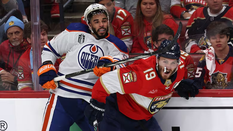 Geste complètement stupide d’Evander Kane